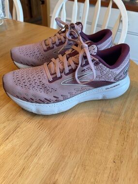 Brooks Women's Running Shoes in Mauve and Plum